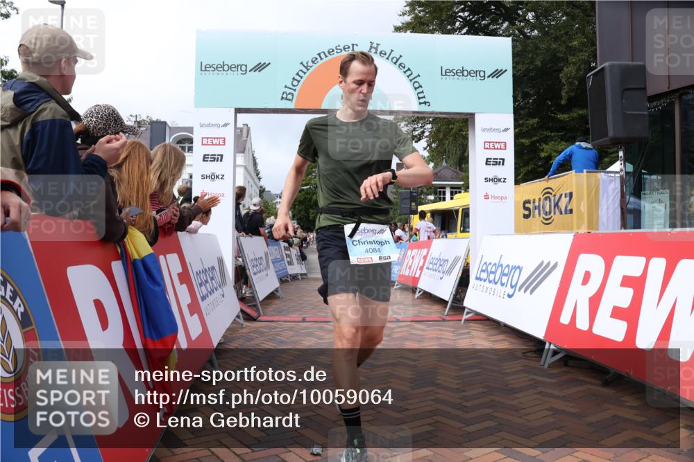 30.08.2026 - Blankeneser Heldenlauf Lena Gebhardt http://msf.ph/oto/10059064 30.08.2026 12:24:53 Ziel 4035, 4084, 4165 meine-sportfotos.de