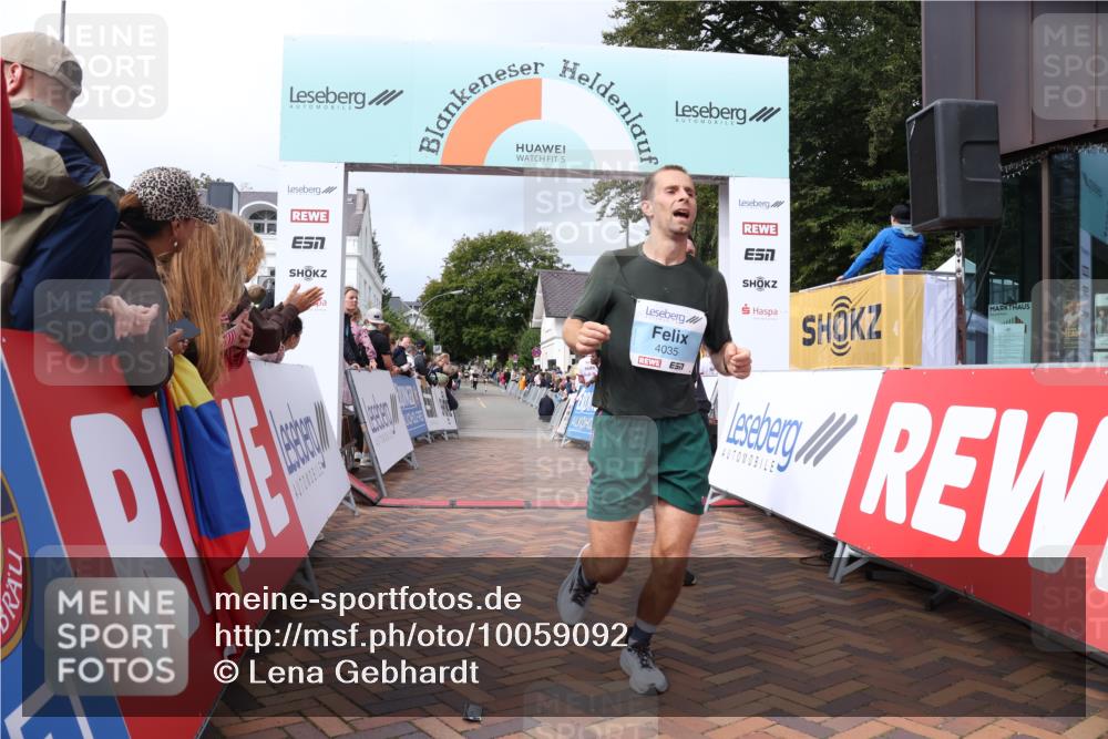 30.08.2026 - Blankeneser Heldenlauf Lena Gebhardt http://msf.ph/oto/10059092 30.08.2026 12:24:57 Ziel 4035, 4084, 4165 meine-sportfotos.de