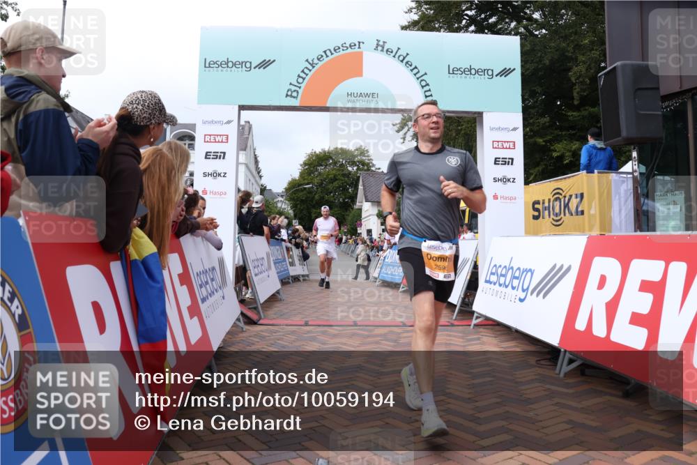 30.08.2026 - Blankeneser Heldenlauf Lena Gebhardt http://msf.ph/oto/10059194 30.08.2026 12:25:17 Ziel 2596, 2800, 2855, 4154 meine-sportfotos.de