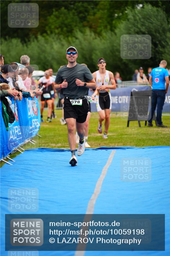 30.08.2026 - Elbe Triathlon Hamburg LAZAROV Photography http://msf.ph/oto/10059198 30.08.2026 11:34:59 Ziel 578, 903, 1230, 1441 meine-sportfotos.de