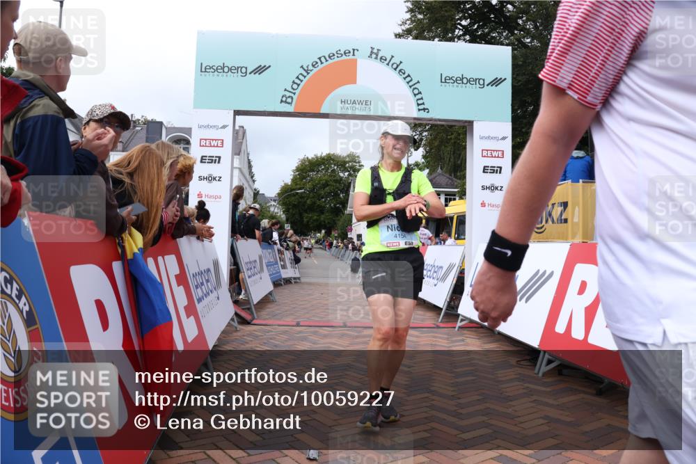 30.08.2026 - Blankeneser Heldenlauf Lena Gebhardt http://msf.ph/oto/10059227 30.08.2026 12:25:23 Ziel 2596, 2855, 4154 meine-sportfotos.de
