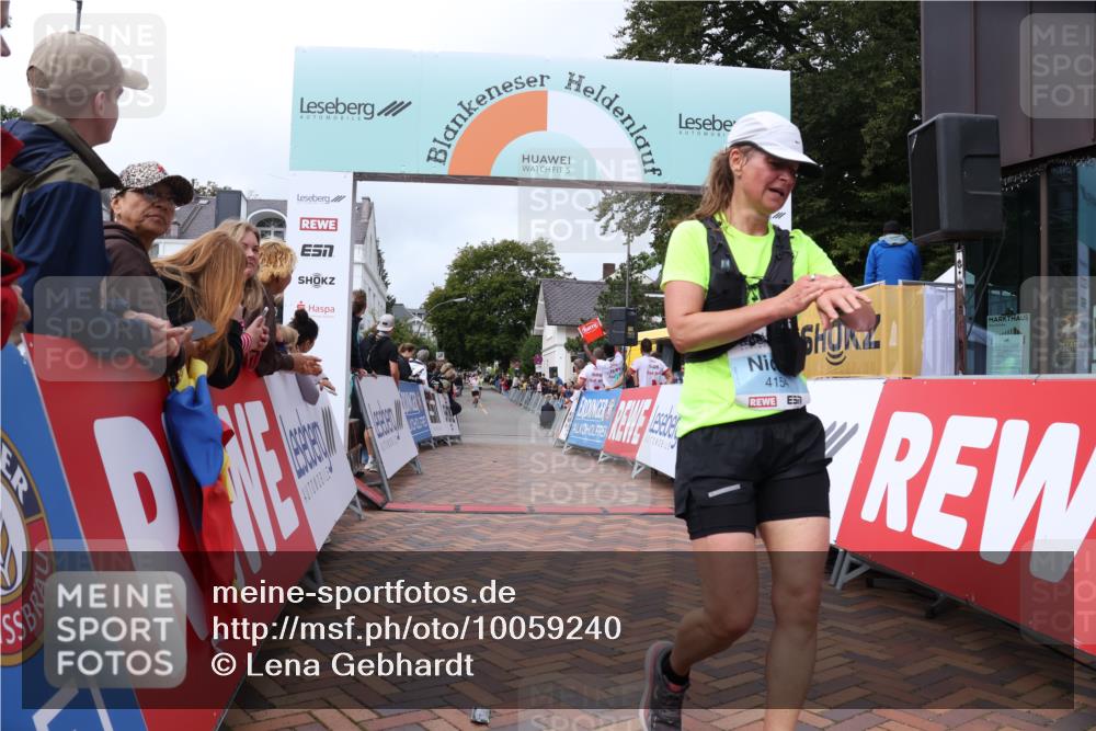 30.08.2026 - Blankeneser Heldenlauf Lena Gebhardt http://msf.ph/oto/10059240 30.08.2026 12:25:23 Ziel 2596, 2855, 4154 meine-sportfotos.de
