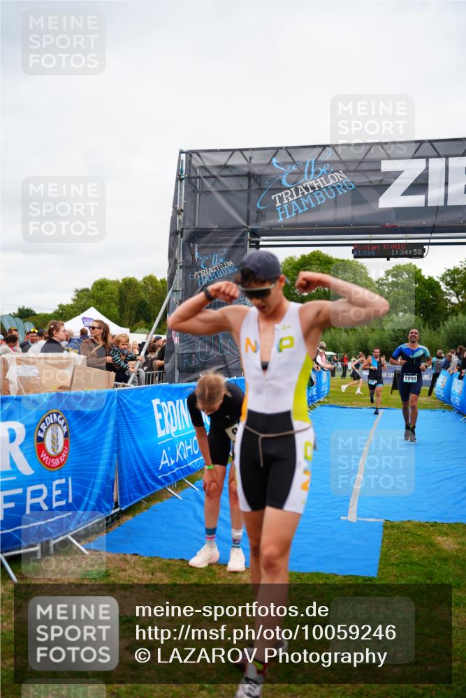 30.08.2026 - Elbe Triathlon Hamburg LAZAROV Photography http://msf.ph/oto/10059246 30.08.2026 11:35:06 Ziel 1213, 1230 meine-sportfotos.de