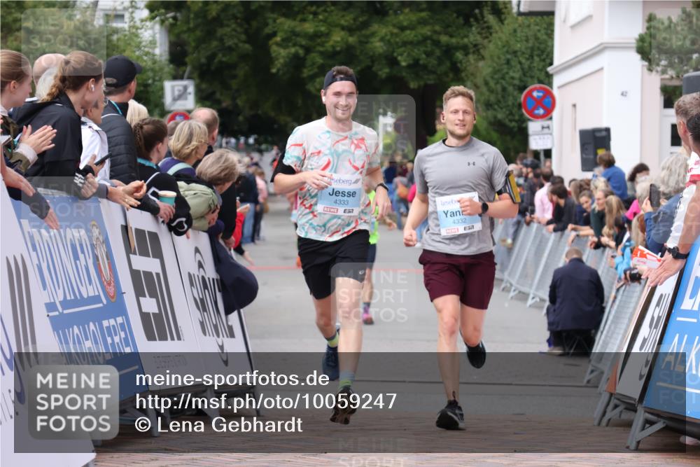 30.08.2026 - Blankeneser Heldenlauf Lena Gebhardt http://msf.ph/oto/10059247 30.08.2026 12:25:31 Ziel 4332, 4333 meine-sportfotos.de