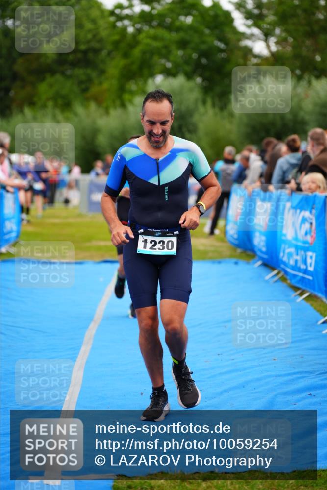 30.08.2026 - Elbe Triathlon Hamburg LAZAROV Photography http://msf.ph/oto/10059254 30.08.2026 11:35:07 Ziel 1213, 1230 meine-sportfotos.de