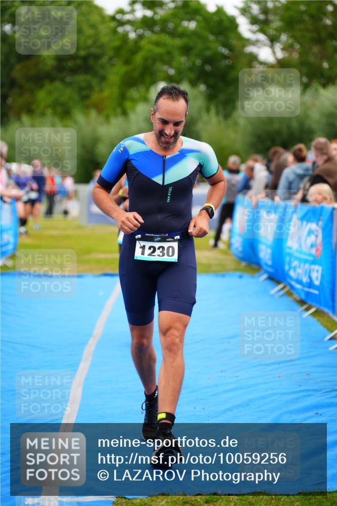 30.08.2026 - Elbe Triathlon Hamburg LAZAROV Photography http://msf.ph/oto/10059256 30.08.2026 11:35:08 Ziel 1137, 1213, 1230 meine-sportfotos.de