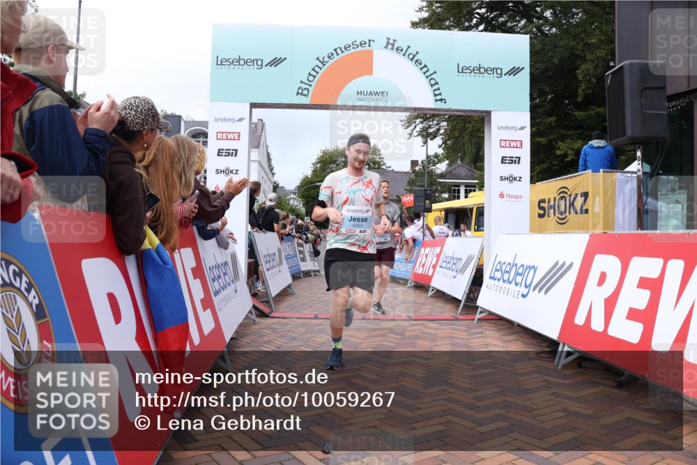30.08.2026 - Blankeneser Heldenlauf Lena Gebhardt http://msf.ph/oto/10059267 30.08.2026 12:25:34 Ziel 4332, 4333 meine-sportfotos.de
