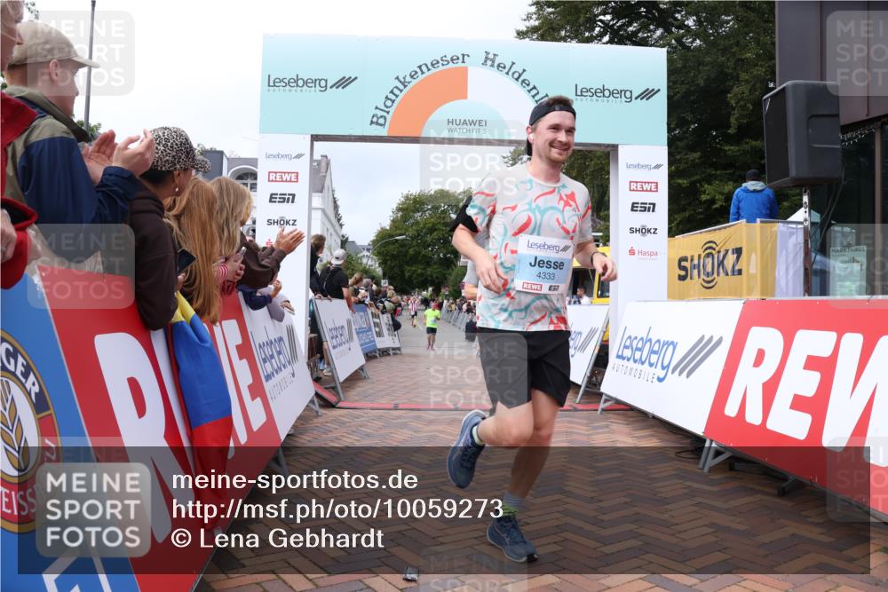 30.08.2026 - Blankeneser Heldenlauf Lena Gebhardt http://msf.ph/oto/10059273 30.08.2026 12:25:34 Ziel 4332, 4333 meine-sportfotos.de