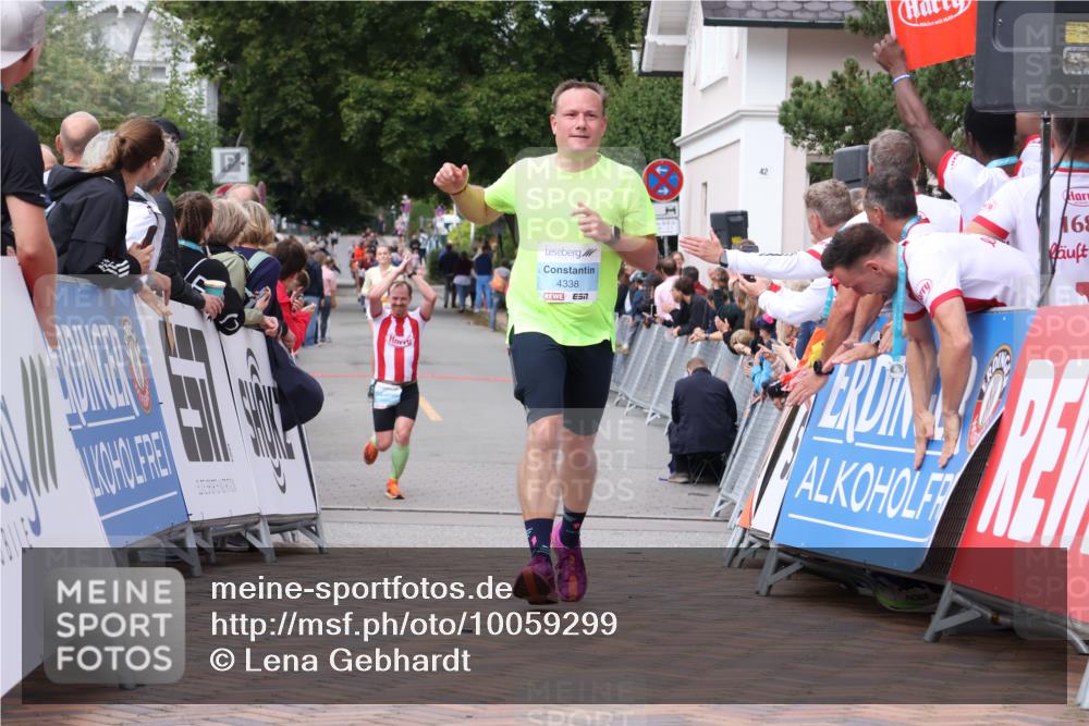 30.08.2026 - Blankeneser Heldenlauf Lena Gebhardt http://msf.ph/oto/10059299 30.08.2026 12:25:38 Ziel 4332, 4333, 4338 meine-sportfotos.de