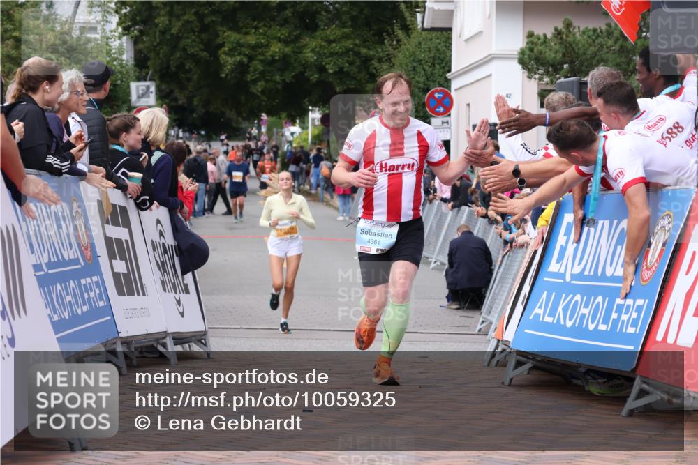 30.08.2026 - Blankeneser Heldenlauf Lena Gebhardt http://msf.ph/oto/10059325 30.08.2026 12:25:43 Ziel 4338, 4361 meine-sportfotos.de