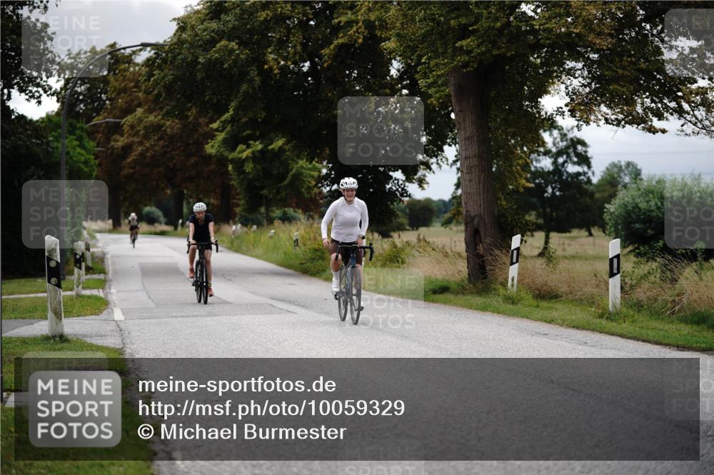 30.08.2026 - Elbe Triathlon Hamburg Michael Burmester http://msf.ph/oto/10059329 30.08.2026 11:30:17 Radfahren 1427, 1592 meine-sportfotos.de