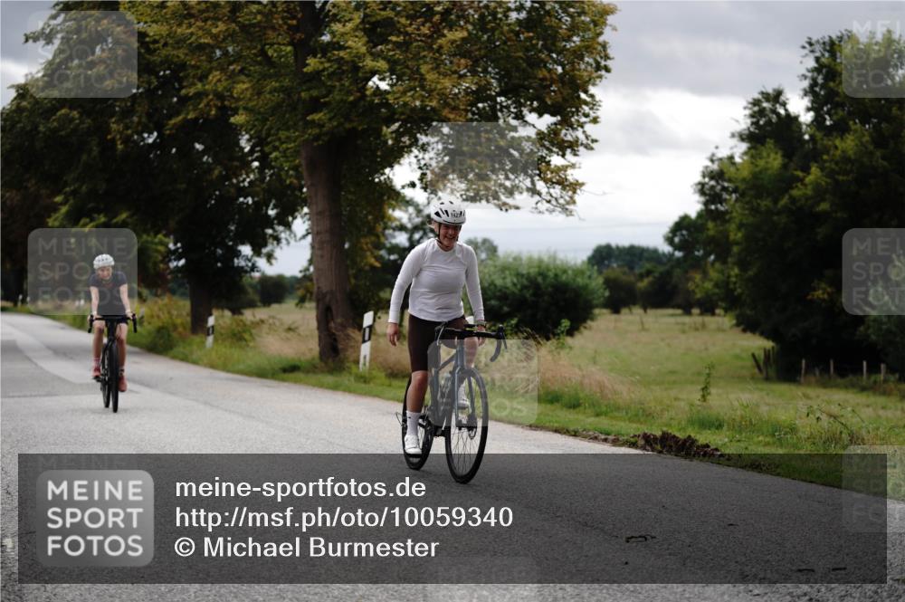 30.08.2026 - Elbe Triathlon Hamburg Michael Burmester http://msf.ph/oto/10059340 30.08.2026 11:30:18 Radfahren 1427, 1467, 1592 meine-sportfotos.de
