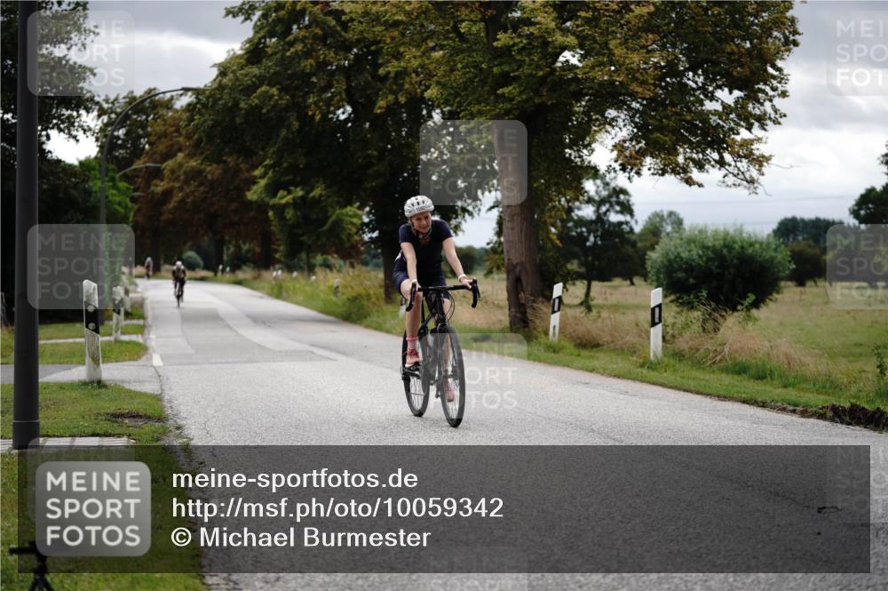 30.08.2026 - Elbe Triathlon Hamburg Michael Burmester http://msf.ph/oto/10059342 30.08.2026 11:30:19 Radfahren 1427, 1467, 1592 meine-sportfotos.de