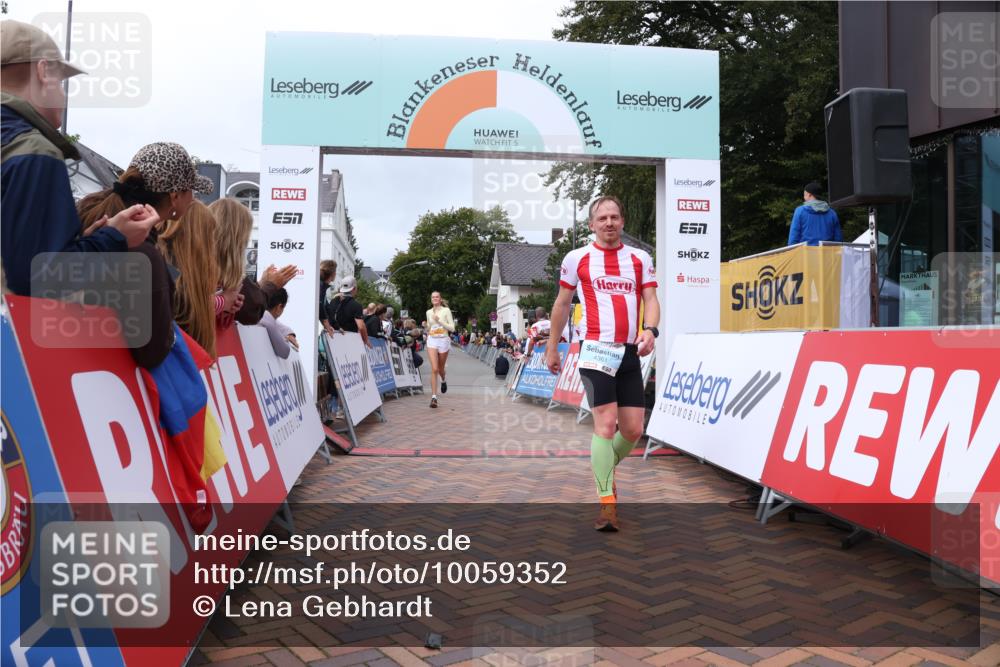 30.08.2026 - Blankeneser Heldenlauf Lena Gebhardt http://msf.ph/oto/10059352 30.08.2026 12:25:47 Ziel 2859, 4338, 4361 meine-sportfotos.de