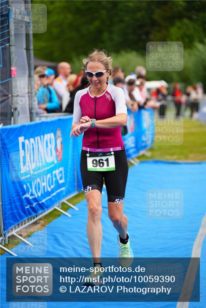 30.08.2026 - Elbe Triathlon Hamburg LAZAROV Photography http://msf.ph/oto/10059390 30.08.2026 11:35:40 Ziel 961 meine-sportfotos.de