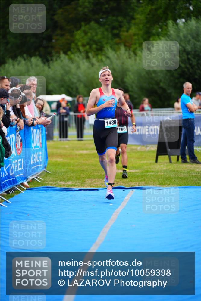 30.08.2026 - Elbe Triathlon Hamburg LAZAROV Photography http://msf.ph/oto/10059398 30.08.2026 11:35:52 Ziel 1168, 1435, 1439 meine-sportfotos.de