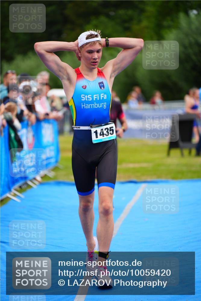 30.08.2026 - Elbe Triathlon Hamburg LAZAROV Photography http://msf.ph/oto/10059420 30.08.2026 11:35:54 Ziel 1168, 1435, 1439 meine-sportfotos.de