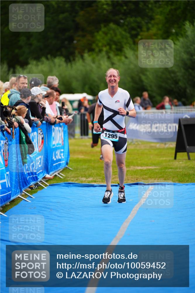 30.08.2026 - Elbe Triathlon Hamburg LAZAROV Photography http://msf.ph/oto/10059452 30.08.2026 11:36:02 Ziel 1139, 1295, 1439 meine-sportfotos.de