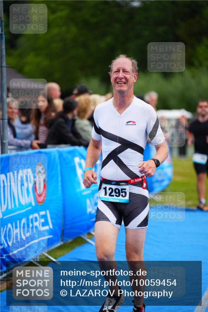 30.08.2026 - Elbe Triathlon Hamburg LAZAROV Photography http://msf.ph/oto/10059454 30.08.2026 11:36:04 Ziel 929, 1139, 1295, 1305 meine-sportfotos.de