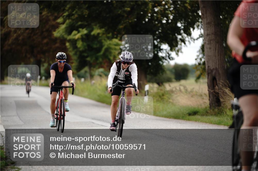 30.08.2026 - Elbe Triathlon Hamburg Michael Burmester http://msf.ph/oto/10059571 30.08.2026 11:32:19 Radfahren 1500, 1634, 1640, 1645 meine-sportfotos.de