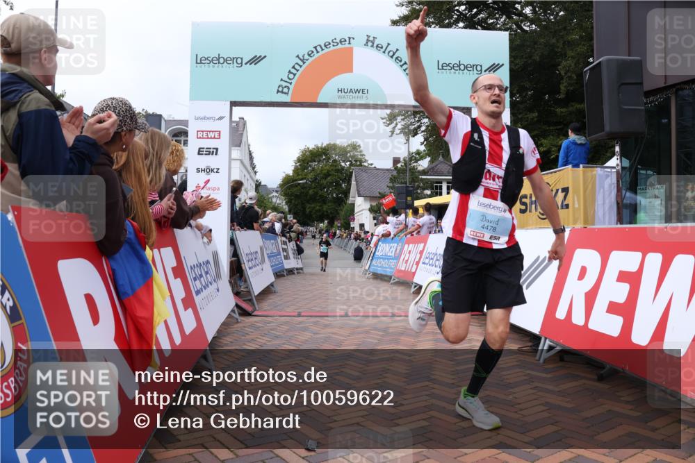 30.08.2026 - Blankeneser Heldenlauf Lena Gebhardt http://msf.ph/oto/10059622 30.08.2026 12:26:27 Ziel 2600, 2690, 4464, 4478, 4479 meine-sportfotos.de