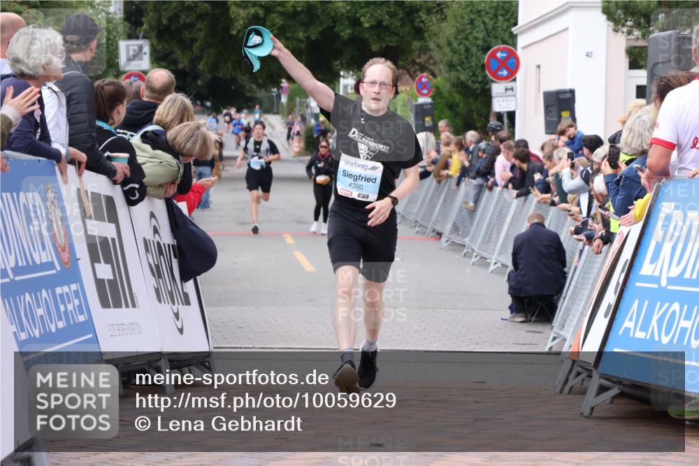 30.08.2026 - Blankeneser Heldenlauf Lena Gebhardt http://msf.ph/oto/10059629 30.08.2026 12:26:29 Ziel 2600, 2690, 4380, 4464, 4478, 4479 meine-sportfotos.de