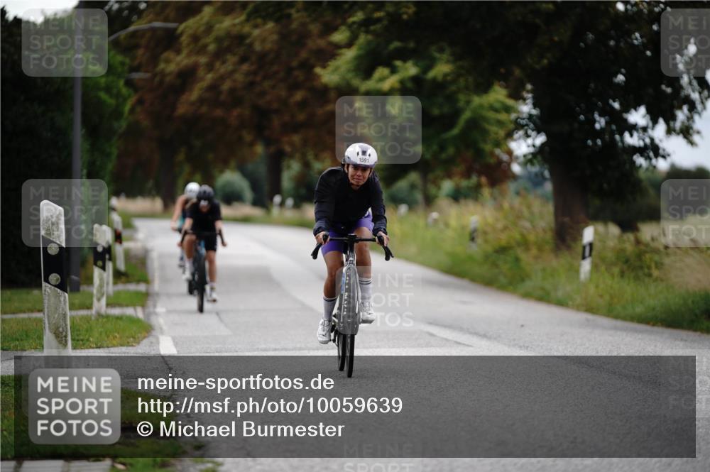 30.08.2026 - Elbe Triathlon Hamburg Michael Burmester http://msf.ph/oto/10059639 30.08.2026 11:33:06 Radfahren 1402, 1583, 1591 meine-sportfotos.de