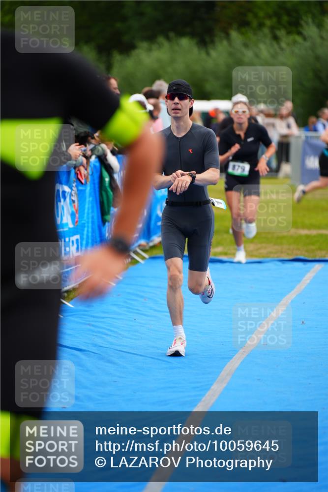 30.08.2026 - Elbe Triathlon Hamburg LAZAROV Photography http://msf.ph/oto/10059645 30.08.2026 11:37:00 Ziel 879, 1011, 1050, 1132, 1246, 1307 meine-sportfotos.de