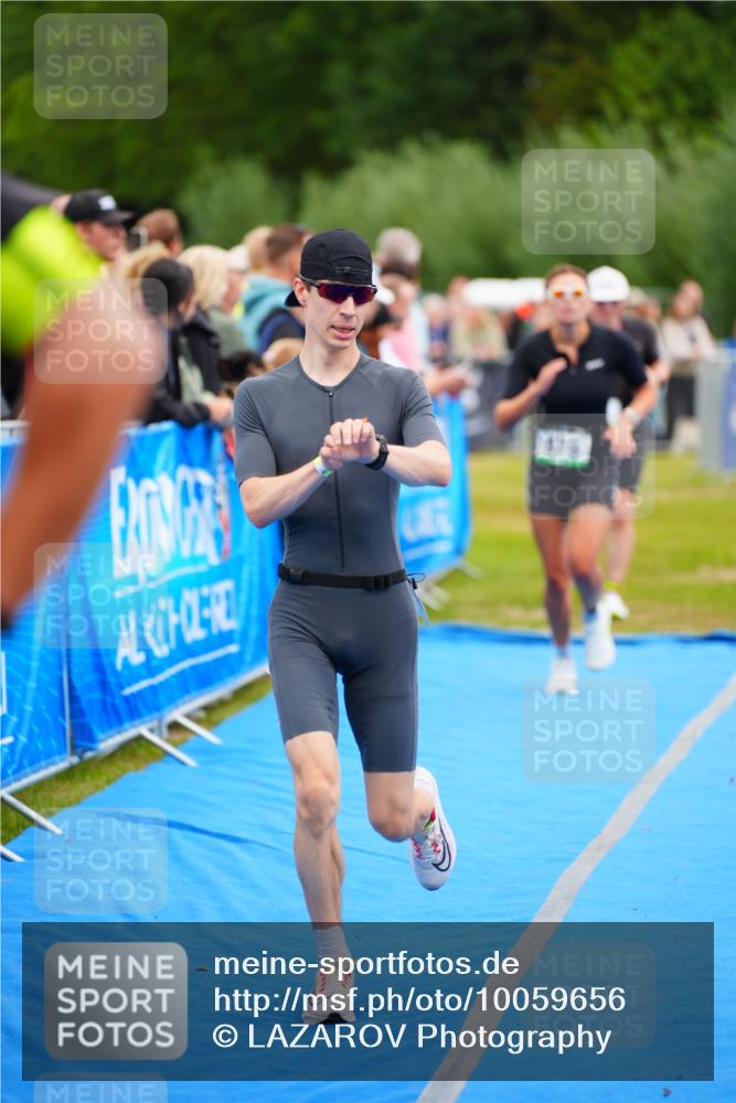 30.08.2026 - Elbe Triathlon Hamburg LAZAROV Photography http://msf.ph/oto/10059656 30.08.2026 11:37:01 Ziel 879, 1011, 1050, 1132, 1307 meine-sportfotos.de