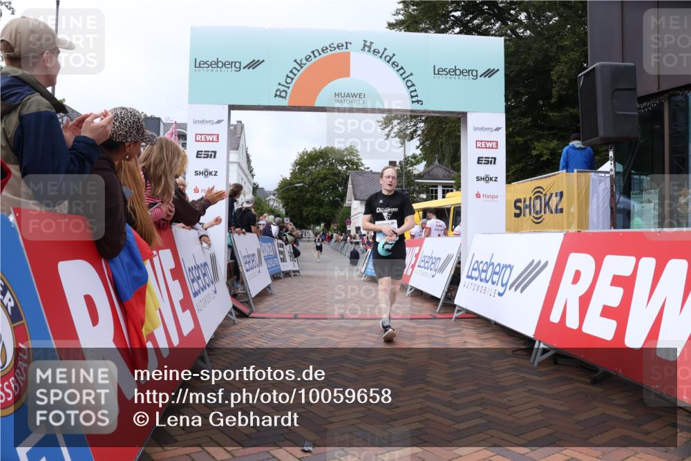 30.08.2026 - Blankeneser Heldenlauf Lena Gebhardt http://msf.ph/oto/10059658 30.08.2026 12:26:32 Ziel 2690, 4380, 4478 meine-sportfotos.de