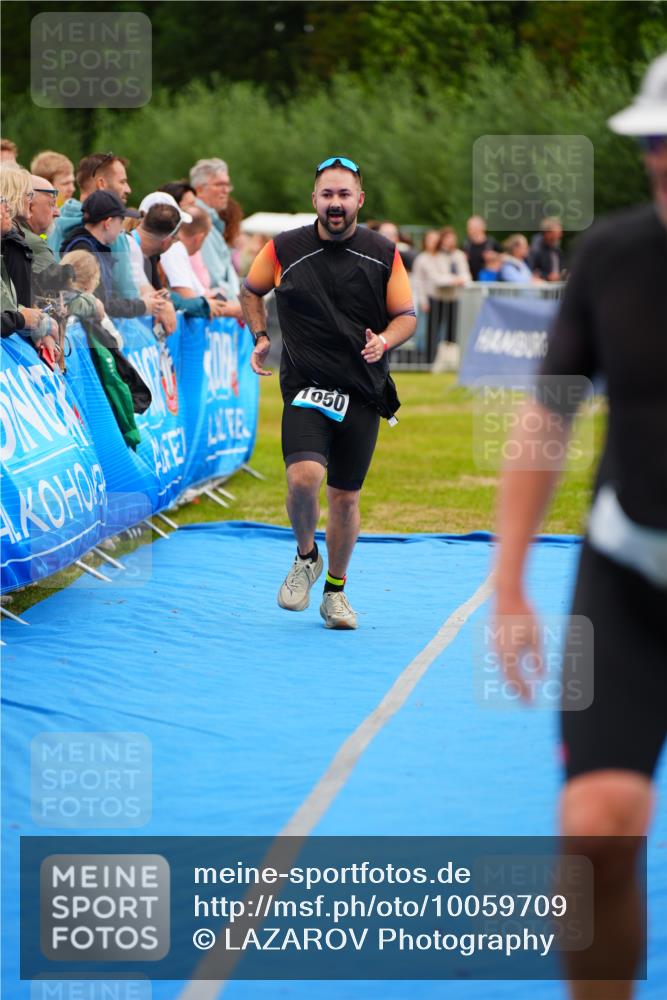 30.08.2026 - Elbe Triathlon Hamburg LAZAROV Photography http://msf.ph/oto/10059709 30.08.2026 11:37:07 Ziel 1050, 1122, 1307 meine-sportfotos.de