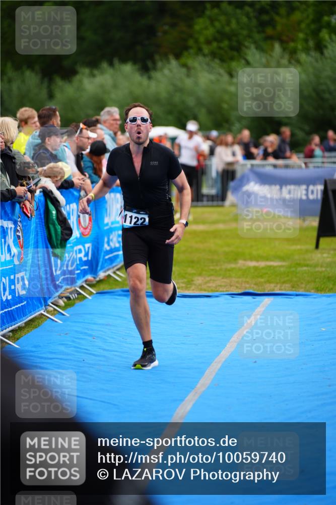30.08.2026 - Elbe Triathlon Hamburg LAZAROV Photography http://msf.ph/oto/10059740 30.08.2026 11:37:15 Ziel 800, 1122, 1341 meine-sportfotos.de