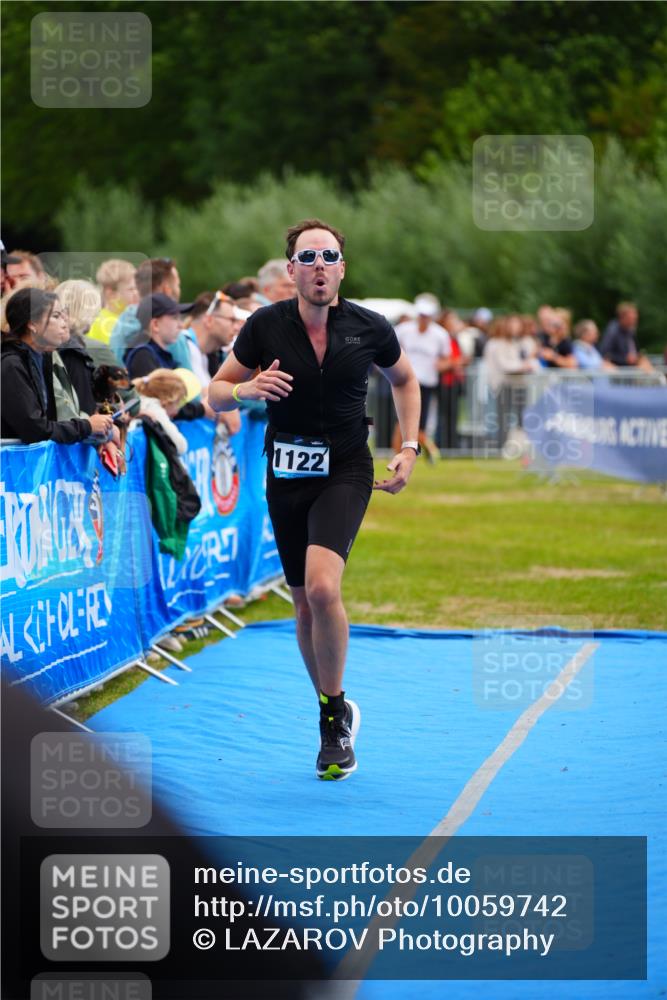 30.08.2026 - Elbe Triathlon Hamburg LAZAROV Photography http://msf.ph/oto/10059742 30.08.2026 11:37:15 Ziel 800, 1122, 1341 meine-sportfotos.de