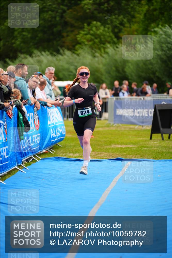 30.08.2026 - Elbe Triathlon Hamburg LAZAROV Photography http://msf.ph/oto/10059782 30.08.2026 11:37:31 Ziel 824, 1334 meine-sportfotos.de