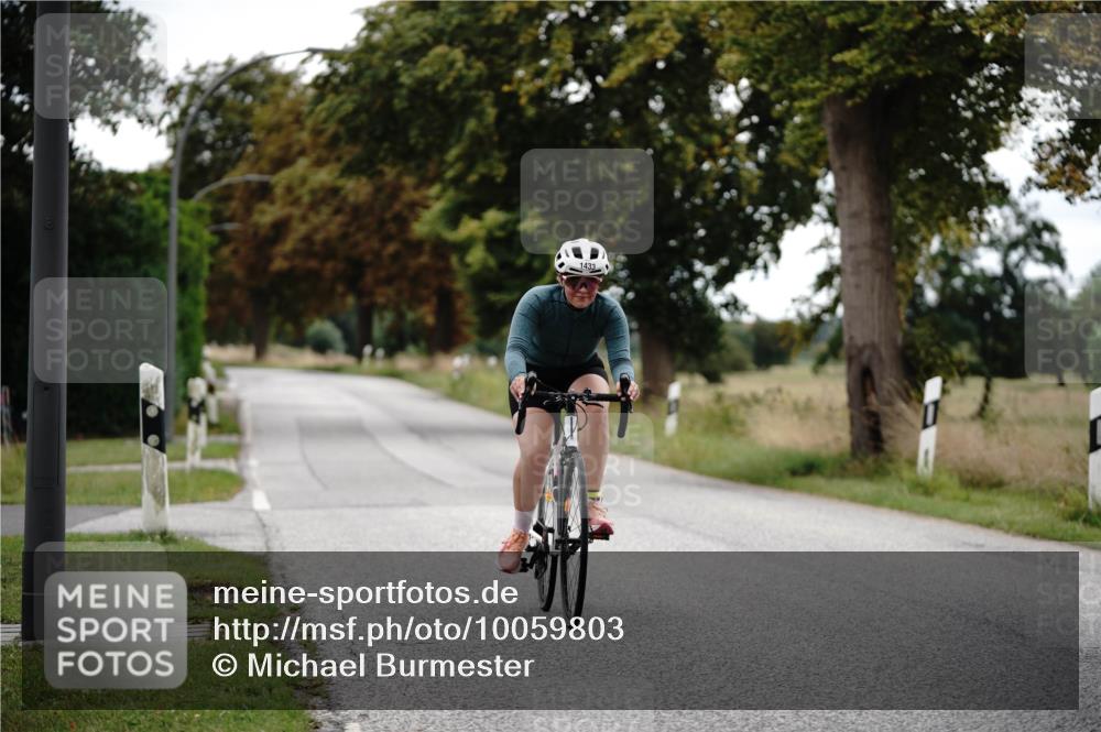 30.08.2026 - Elbe Triathlon Hamburg Michael Burmester http://msf.ph/oto/10059803 30.08.2026 11:35:39 Radfahren 1433 meine-sportfotos.de