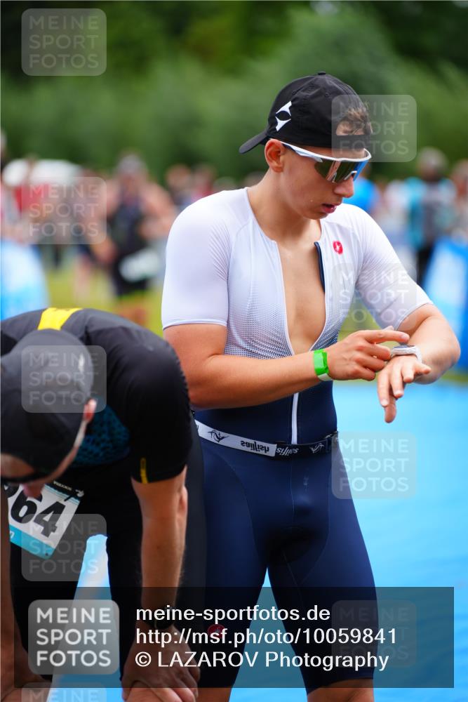 30.08.2026 - Elbe Triathlon Hamburg LAZAROV Photography http://msf.ph/oto/10059841 30.08.2026 11:37:48 Ziel 696, 726, 757, 1374, 1385 meine-sportfotos.de