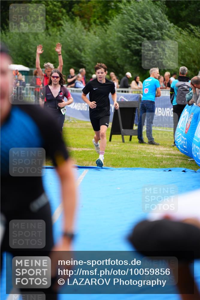 30.08.2026 - Elbe Triathlon Hamburg LAZAROV Photography http://msf.ph/oto/10059856 30.08.2026 11:37:52 Ziel 696, 726, 757, 759, 1374 meine-sportfotos.de