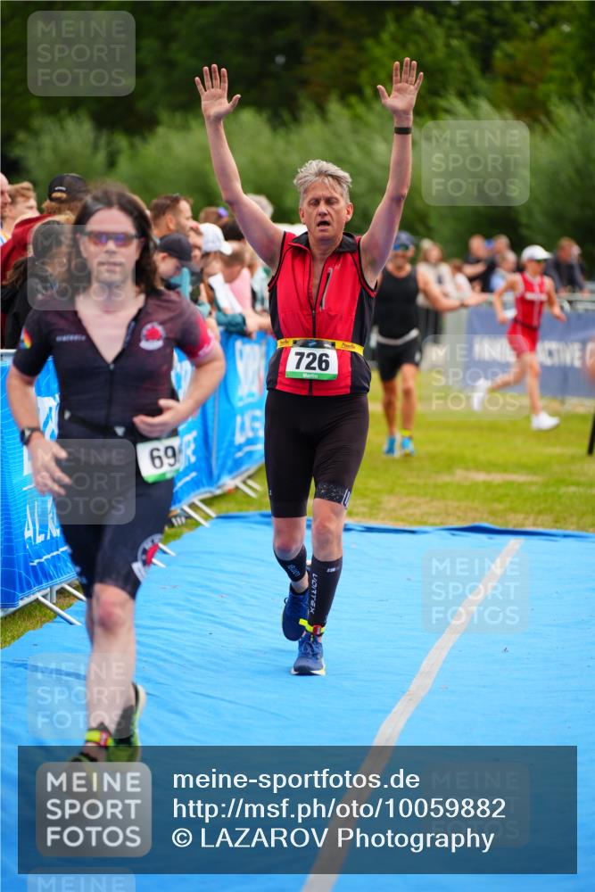 30.08.2026 - Elbe Triathlon Hamburg LAZAROV Photography http://msf.ph/oto/10059882 30.08.2026 11:37:56 Ziel 696, 726, 759, 1298, 1374 meine-sportfotos.de
