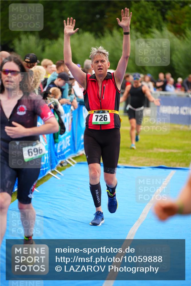 30.08.2026 - Elbe Triathlon Hamburg LAZAROV Photography http://msf.ph/oto/10059888 30.08.2026 11:37:56 Ziel 696, 726, 759, 1298, 1374 meine-sportfotos.de