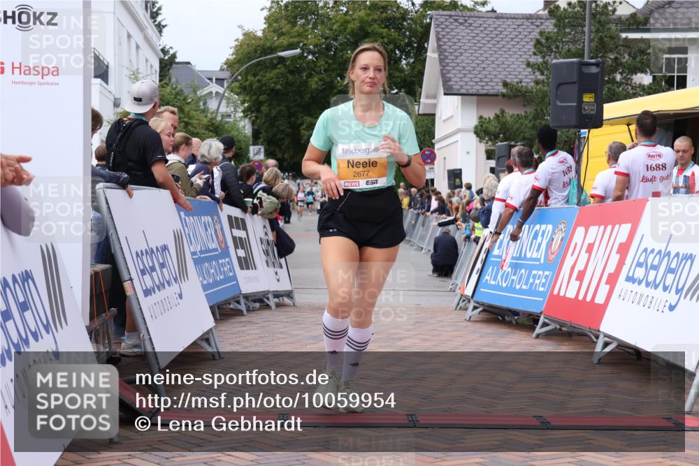 30.08.2026 - Blankeneser Heldenlauf Lena Gebhardt http://msf.ph/oto/10059954 30.08.2026 12:27:23 Ziel 2677, 2777, 2828, 4062 meine-sportfotos.de