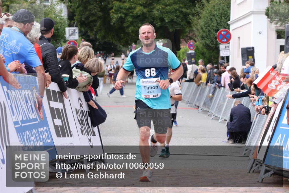 30.08.2026 - Blankeneser Heldenlauf Lena Gebhardt http://msf.ph/oto/10060059 30.08.2026 12:27:41 Ziel 2164, 2234, 2357, 4106, 4324 meine-sportfotos.de