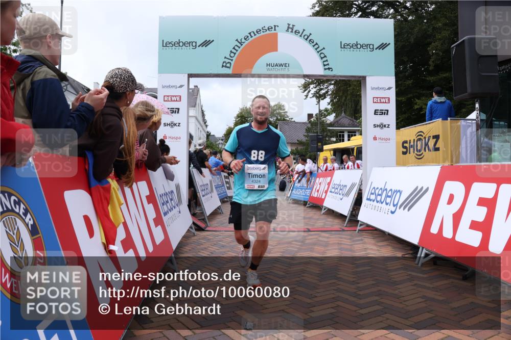 30.08.2026 - Blankeneser Heldenlauf Lena Gebhardt http://msf.ph/oto/10060080 30.08.2026 12:27:45 Ziel 4106, 4229, 4324 meine-sportfotos.de