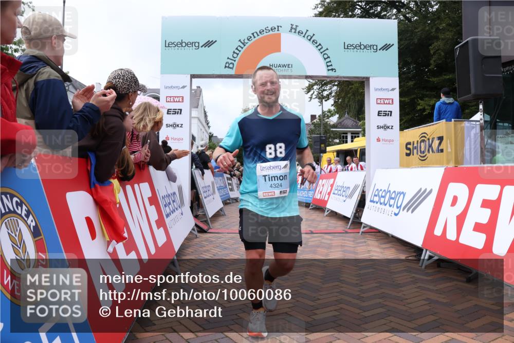 30.08.2026 - Blankeneser Heldenlauf Lena Gebhardt http://msf.ph/oto/10060086 30.08.2026 12:27:45 Ziel 4106, 4229, 4324 meine-sportfotos.de