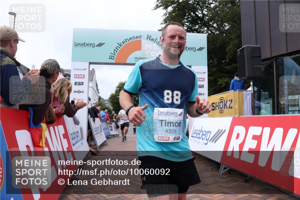 30.08.2026 - Blankeneser Heldenlauf Lena Gebhardt http://msf.ph/oto/10060092 30.08.2026 12:27:46 Ziel 4106, 4229, 4324 meine-sportfotos.de
