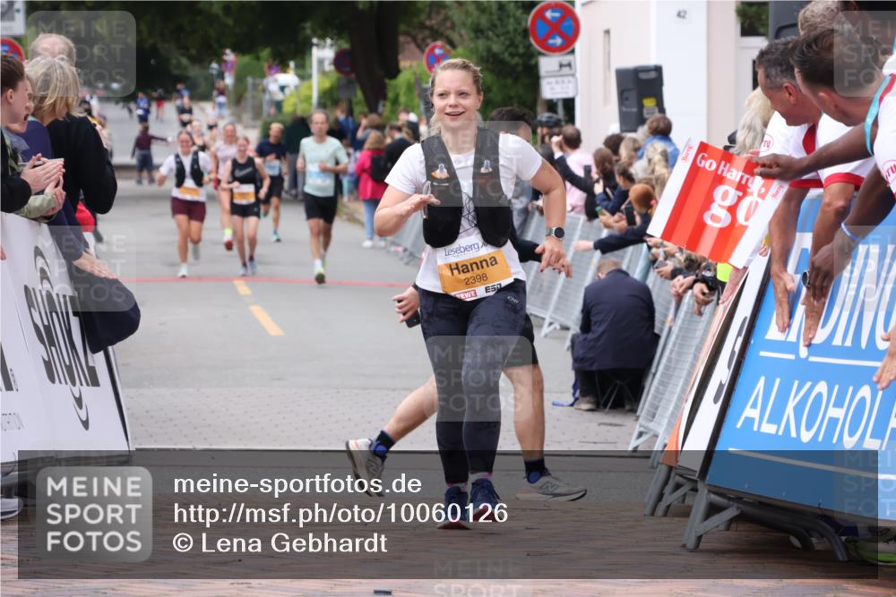 30.08.2026 - Blankeneser Heldenlauf Lena Gebhardt http://msf.ph/oto/10060126 30.08.2026 12:27:51 Ziel 2398, 4229, 4324 meine-sportfotos.de