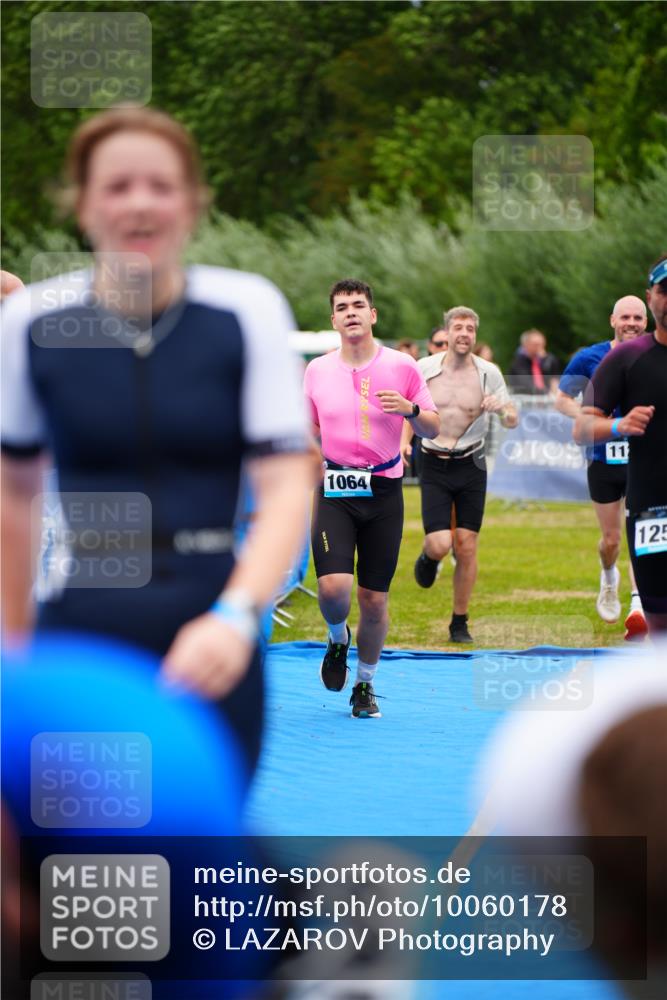 30.08.2026 - Elbe Triathlon Hamburg LAZAROV Photography http://msf.ph/oto/10060178 30.08.2026 11:39:18 Ziel 709, 877, 1064, 1123, 1125, 1205, 1214, 1256 meine-sportfotos.de
