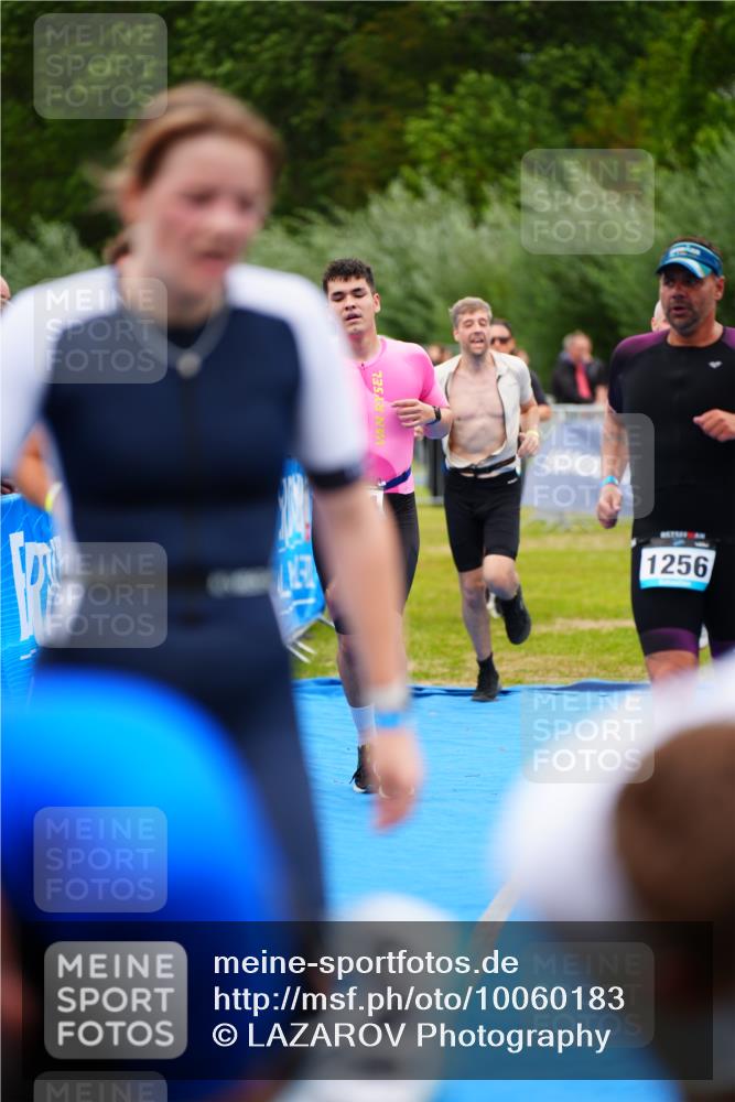 30.08.2026 - Elbe Triathlon Hamburg LAZAROV Photography http://msf.ph/oto/10060183 30.08.2026 11:39:19 Ziel 709, 877, 1064, 1123, 1125, 1205, 1214, 1256 meine-sportfotos.de