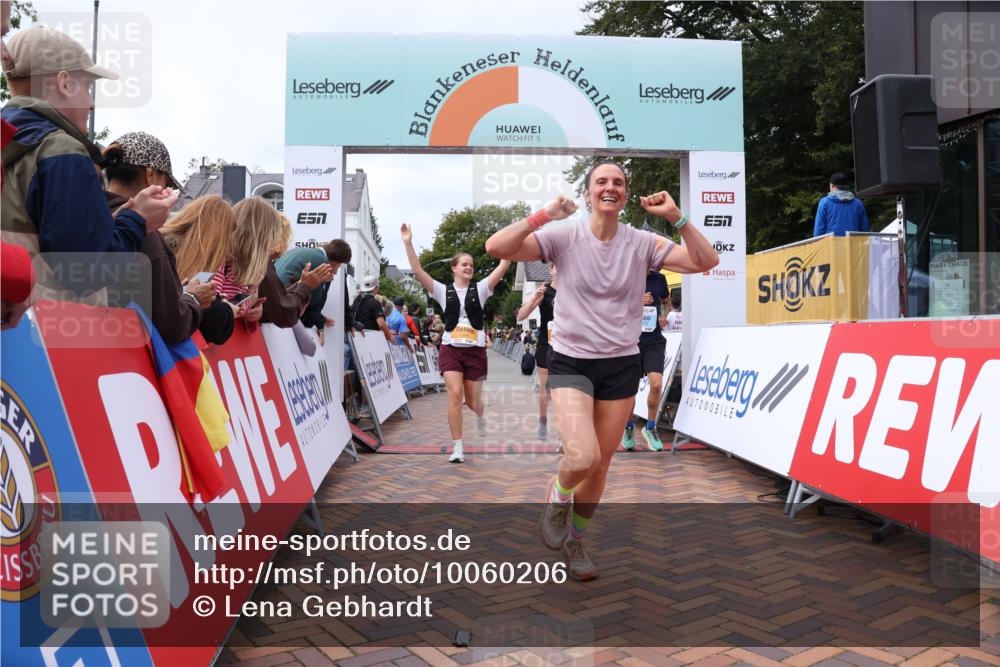30.08.2026 - Blankeneser Heldenlauf Lena Gebhardt http://msf.ph/oto/10060206 30.08.2026 12:28:05 Ziel 2366, 2827, 4195, 4212, 4213, 4289, 4463 meine-sportfotos.de
