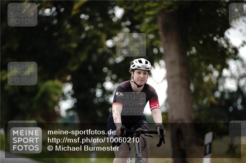 30.08.2026 - Elbe Triathlon Hamburg Michael Burmester http://msf.ph/oto/10060210 30.08.2026 11:40:18 Radfahren 1537 meine-sportfotos.de