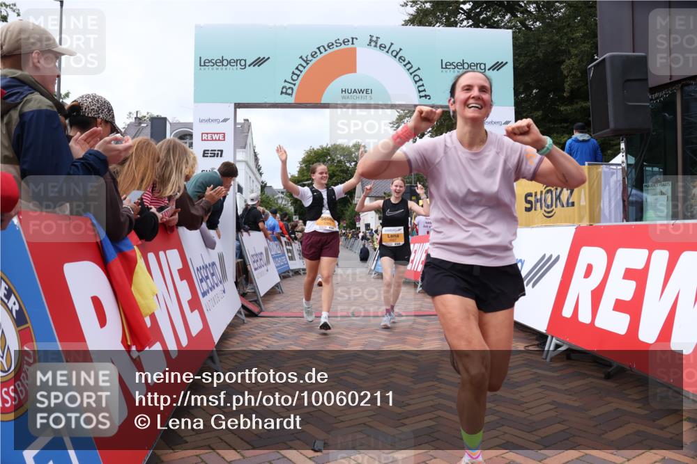 30.08.2026 - Blankeneser Heldenlauf Lena Gebhardt http://msf.ph/oto/10060211 30.08.2026 12:28:06 Ziel 2366, 2827, 4195, 4212, 4213, 4289, 4463 meine-sportfotos.de